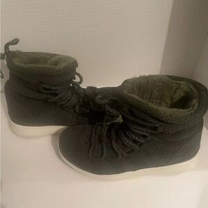 Nike ROSHE ONE High Sneaker Boots Womens Size 5.5 Green Fur Lining